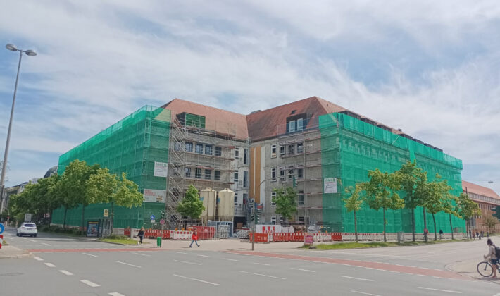 Fenster für ein Universitätsgebäude